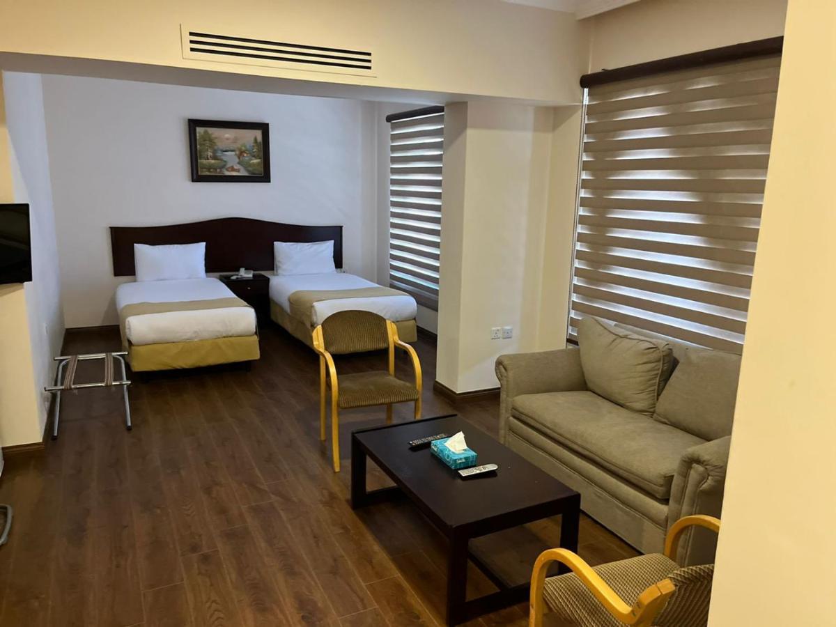 Rozana Hotel Suite Amman Esterno foto