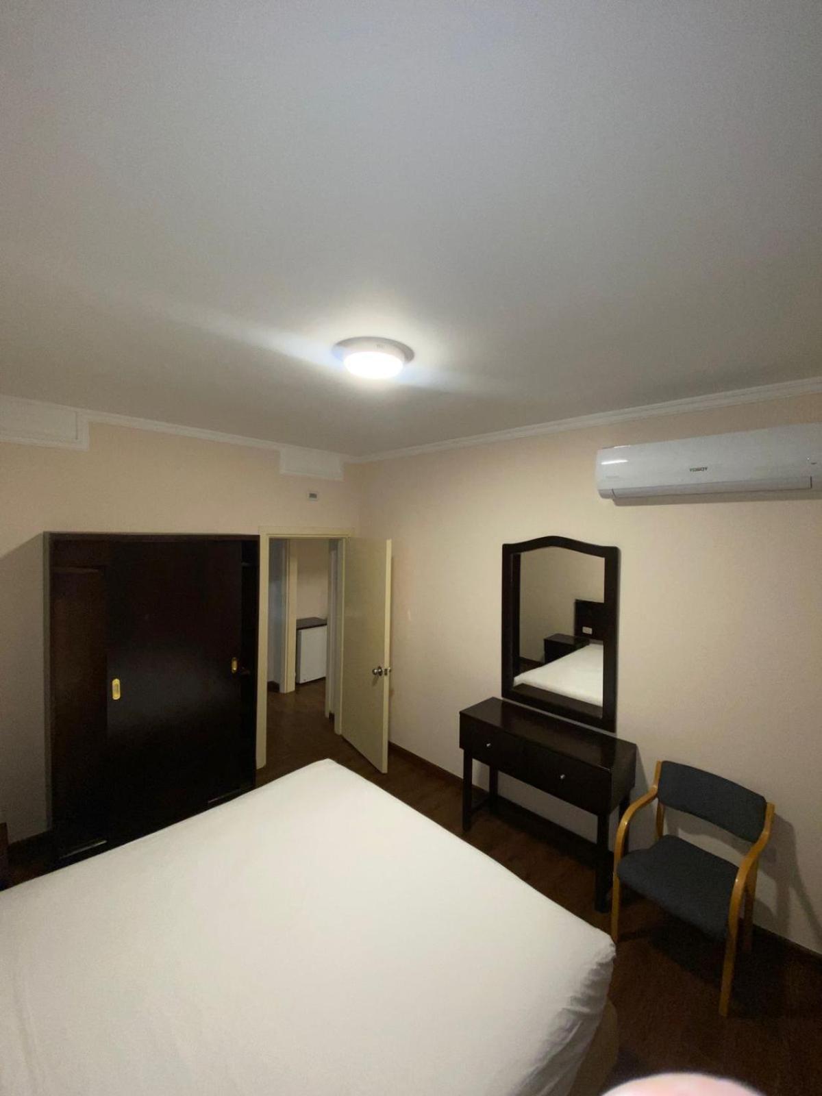 Rozana Hotel Suite Amman Esterno foto