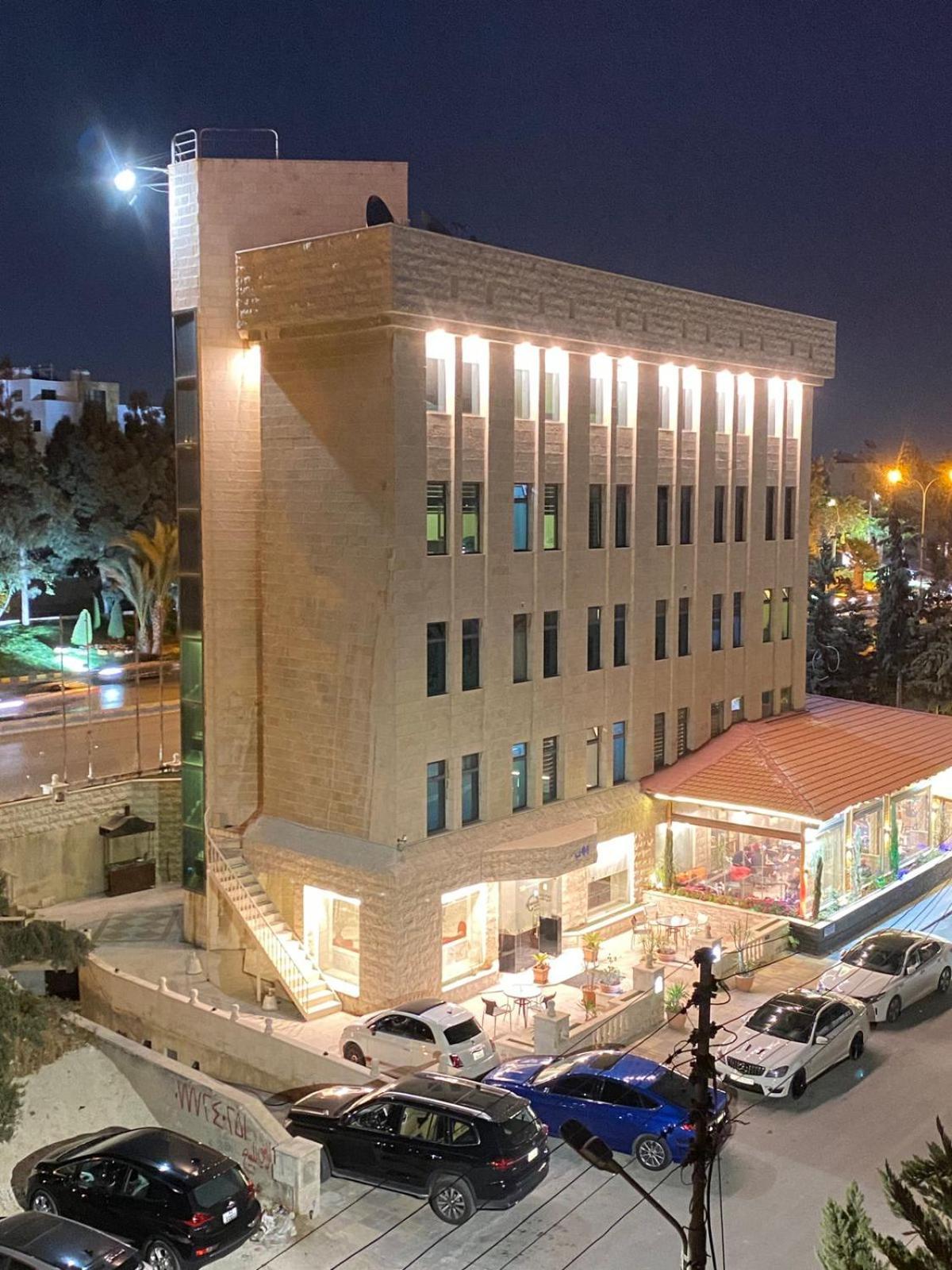 Rozana Hotel Suite Amman Esterno foto